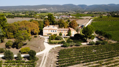 EXCEPTIONAL!!!! Wine estate on 28 hectares of land, featuring a bastide of over 800 m² with 360° views