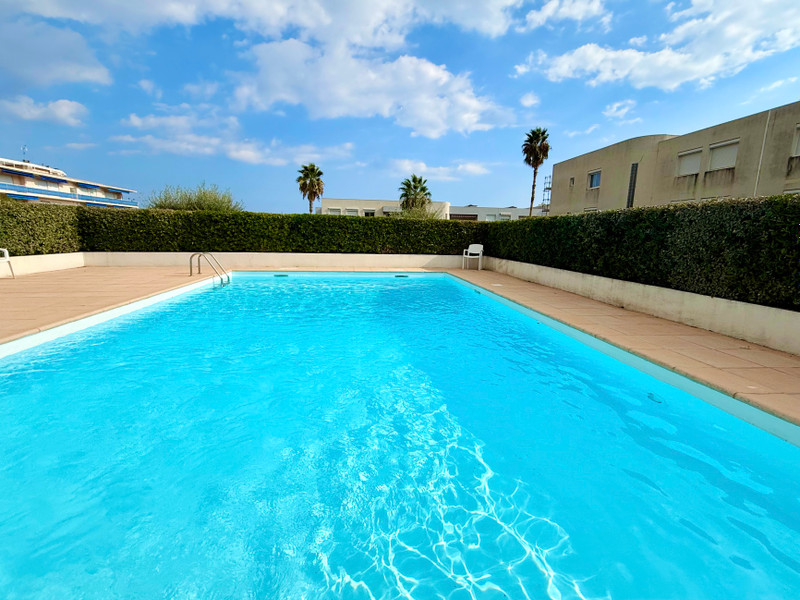 French property for sale in Antibes, Alpes-Maritimes - €490,000 - photo 4