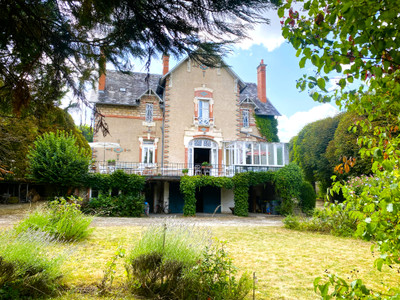 Maison à vendre à Saint-Amand-Montrond, Cher, Centre, avec Leggett Immobilier