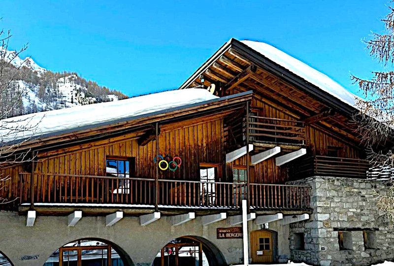 Ski property for sale in Val d'Isere - €1,950,000 - photo 8