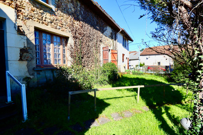 French property for sale in Écuras, Charente - €60,000 - photo 3