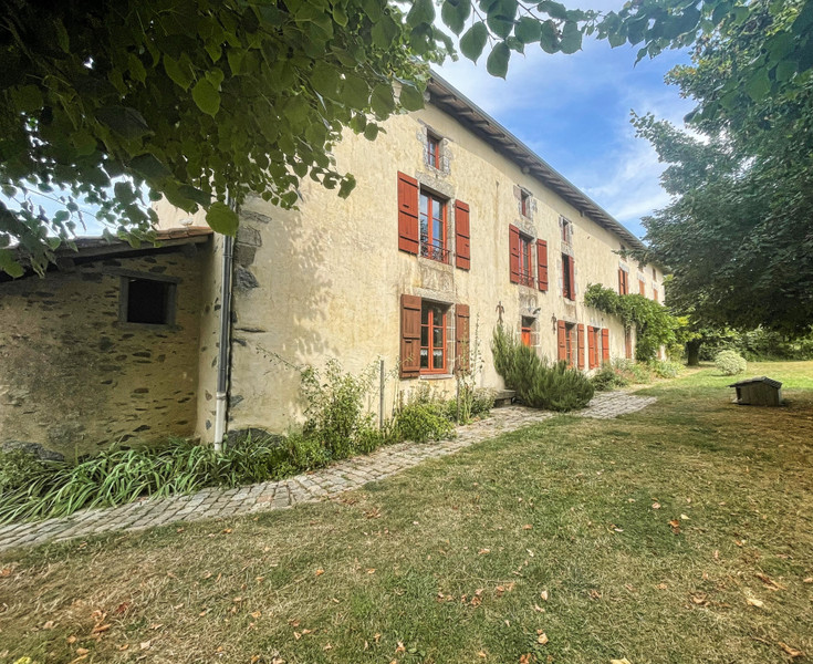 Maison à vendre à Saulgond, Charente - 455 800 € - photo 1