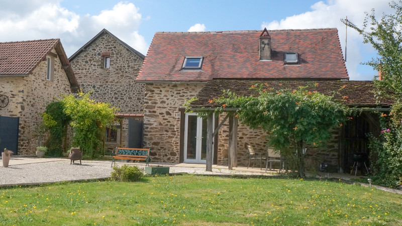 French property for sale in Saint-Pardoux-Corbier, Corrèze - &#8364;650,000 - photo 10