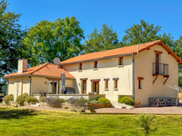 Propriété à vendre à Nontron, Dordogne - 299 000 € - photo n°1