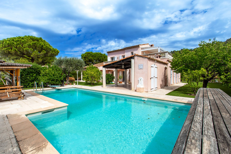 French property for sale in Villefranche-sur-Mer, Alpes-Maritimes - &#8364;2,800,000 - photo 2