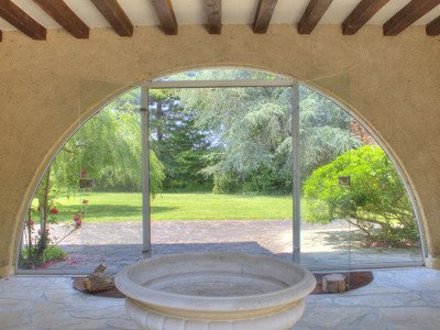 SPLENDID ARCHITECT-DESIGNED VILLA + SWIMMING POOL + 1.6 HECTARES + IDEAL FOR A FAMILY/B&B + TARBES 30 MINS...