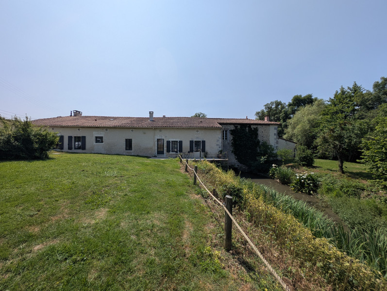 Maison à vendre à Challignac, Charente - 625.000 € - photo 1