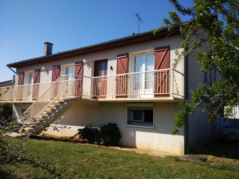 French property for sale in Fontaine-le-Comte, Vienne - &#8364;275,300 - photo 2