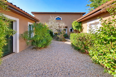 French property for sale in Vourles, Rhône - €1,260,000 - photo 1