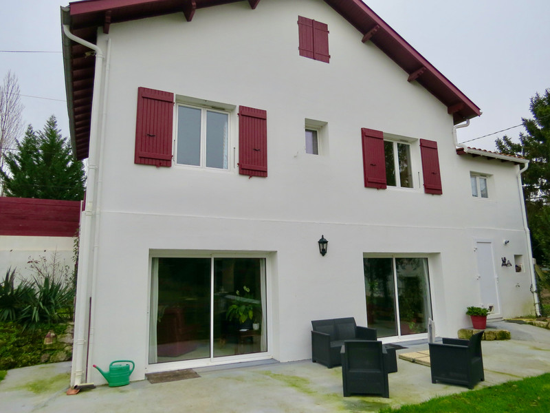 House for sale in Saintes CharenteMaritime Detached house with 3 bedrooms, Office, private