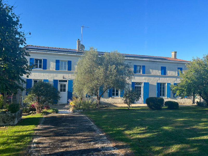 French property for sale in Torxé, Charente-Maritime - €487,600 - photo 0