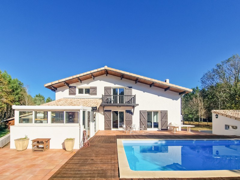 French property for sale in Mios, Gironde - €699,000 - photo 0