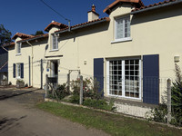 Propriété à vendre à Usson-du-Poitou, Vienne - 194 400 € - photo n°1