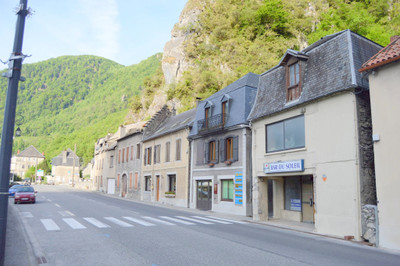Commerce à vendre à ST BEAT, Haute-Garonne, Midi-Pyrénées, avec Leggett Immobilier