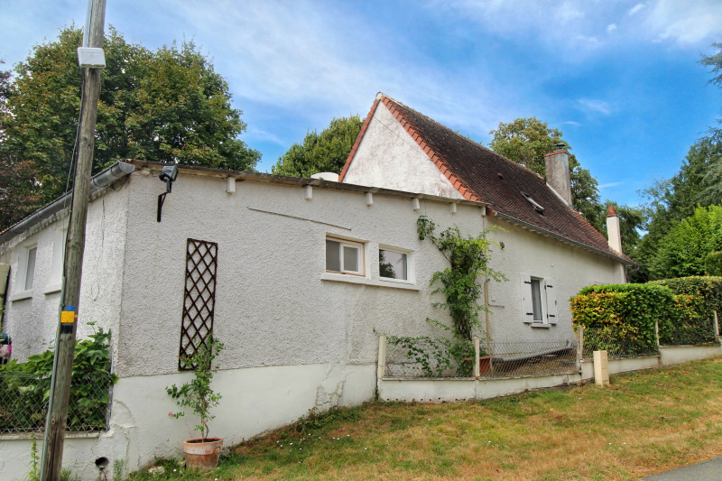 French property for sale in Azay-le-Ferron, Indre - €246,100 - photo 1
