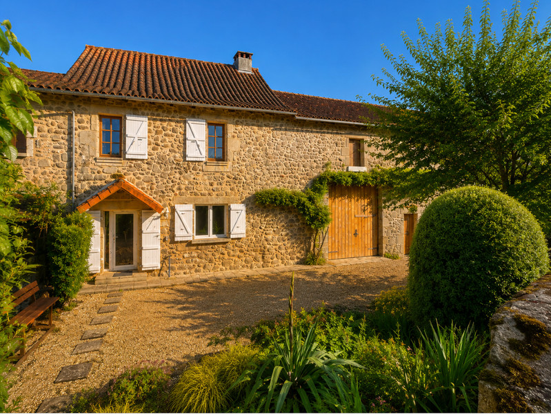 Propriété à vendre à Saint-Saud-Lacoussière, Dordogne - photoAltPrice