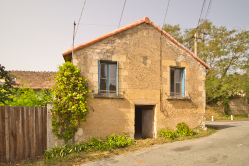 French property for sale in Thuré, Vienne - €56,600 - photo 2