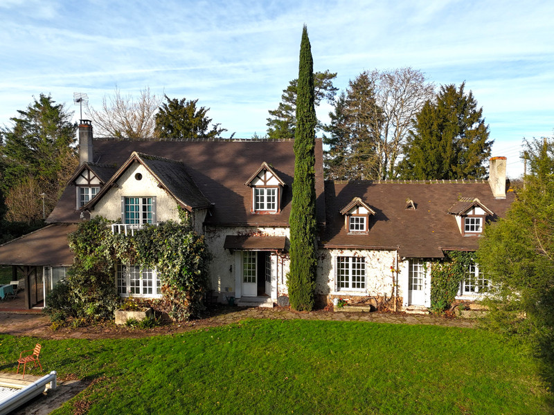 French property for sale in La Châtre, Indre - €360,400 - photo 0