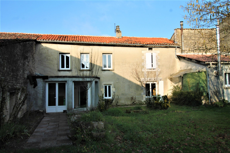 Maison à vendre à Xambes, Charente - 174 000 € - photo 1