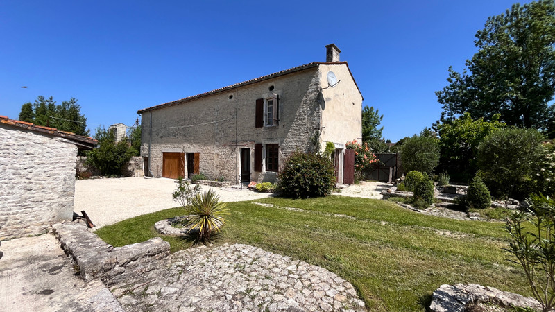 Maison à vendre à Verdille, Charente - 152.600 € - photo 1