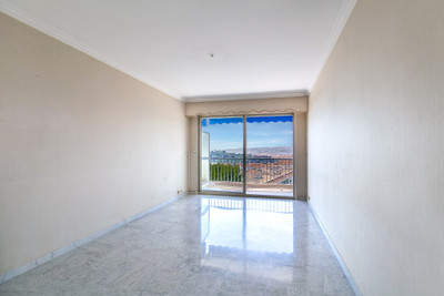 French property for sale in Nice, Alpes-Maritimes - €580,000 - photo 2