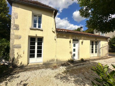 Maison à vendre à Montbron, Charente, Poitou-Charentes, avec Leggett Immobilier