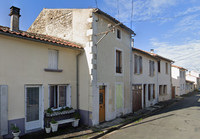 Maison à vendre à Chef-Boutonne, Deux-Sèvres - 119 900 € - photo 1