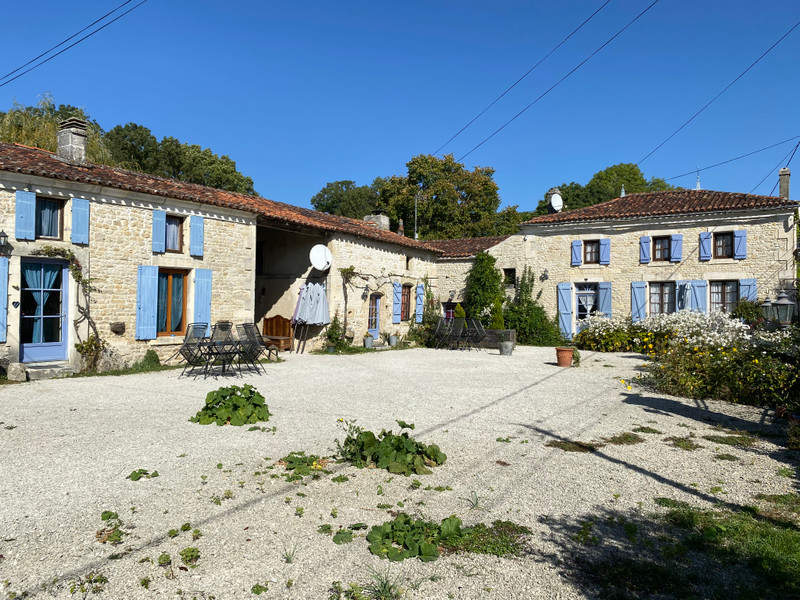 Maison à vendre à Néré, Charente-Maritime - 795 000 € - photo 1
