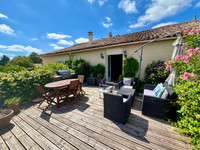 Maison à vendre à Pons, Charente-Maritime - 349.799 € - photo 2