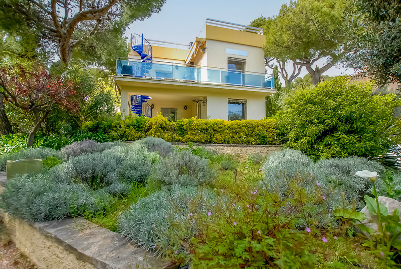 French property for sale in Cassis, Bouches-du-Rhône - €2,444,000 - photo 4