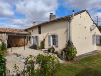 Propriété à vendre à Saint-Macoux, Vienne - 179 820 € - photo n°1