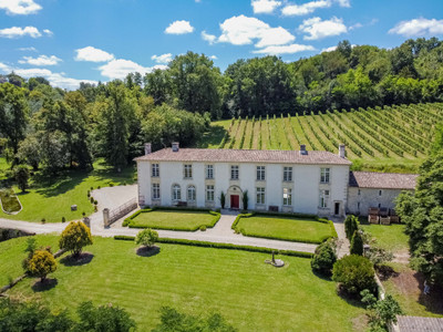 Beautiful 18th century CHATEAU. Perfect condition, winery and outbuildings. Close to Saint-Emilion!