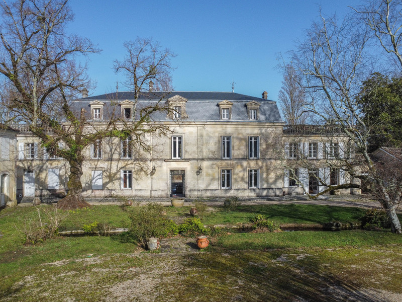 French property for sale in Cherves-Richemont, Charente - €698,250 - photo 1