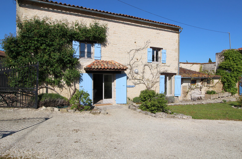 French property for sale in Dampierre-sur-Boutonne, Charente-Maritime - €349,800 - photo 4