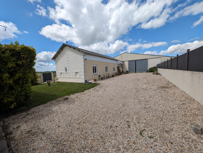 Maison à vendre à Mérignac, Charente-Maritime, Poitou-Charentes, avec Leggett Immobilier