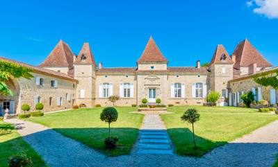 Outstanding 17th Château with 45.5 hectares of land including vines in bio production.