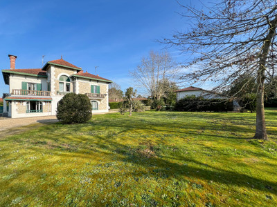 Charming 12-Room Bourgeois Residence, 6 km from Beaches, with Former Office, Pool House, and Outbuildings