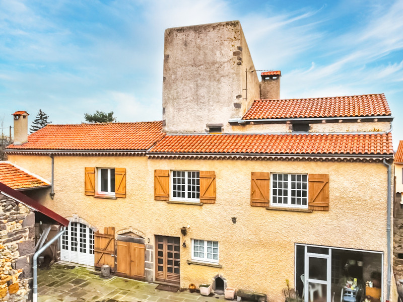 Maison à vendre à Saint-Bonnet-près-Riom, Puy-de-Dôme - 292.110 € - photo 1