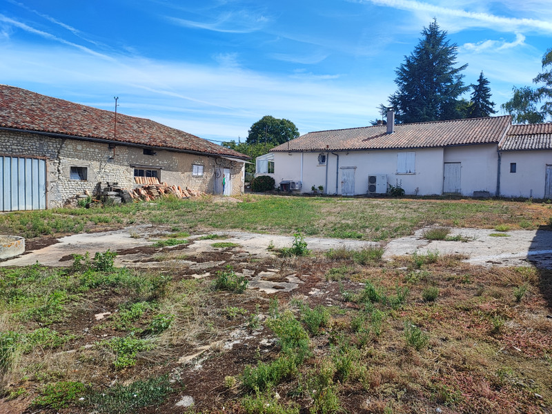 French property for sale in Berneuil, Charente - €415,000 - photo 5