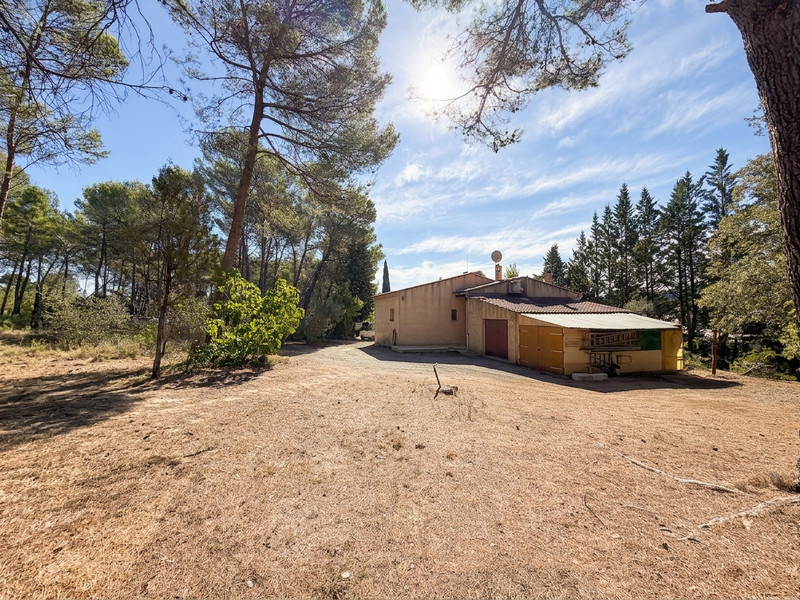 French property for sale in Sillans-la-Cascade, Var - €296,800 - photo 1