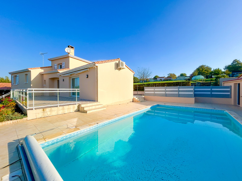 French property for sale in Mervent, Vendée - €467,800 - photo 1