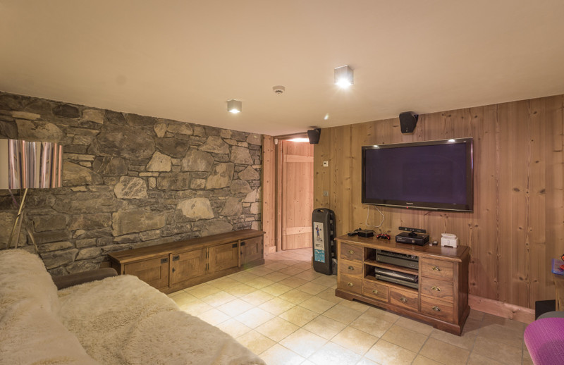 Chalet for sale in Morzine HauteSavoie Morzine Outstanding, luxury, 5 bedroom chalet for