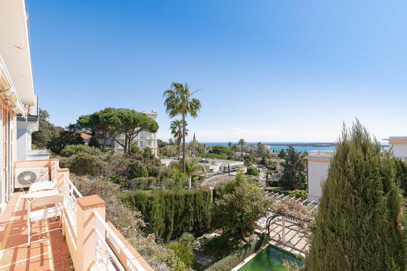 French property for sale in Cannes, Alpes-Maritimes - &#8364;2,660,000 - photo 2