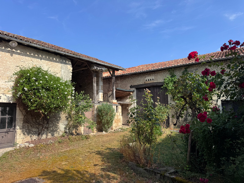French property for sale in Barbezieux-Saint-Hilaire, Charente - €214,000 - photo 1