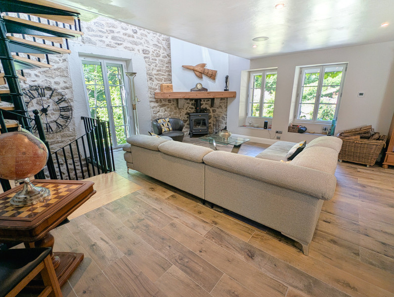 French property for sale in Crozant, Creuse - €395,000 - photo 3