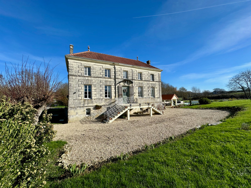 French property for sale in Saint-Thomas-de-Conac, Charente-Maritime - €598,900 - photo 2