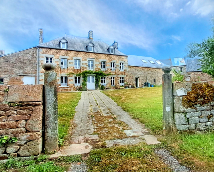 French property for sale in Athis-Val de Rouvre, Orne - €441,500