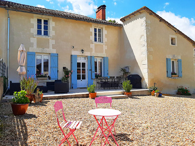 Maison à vendre à Aubeterre-sur-Dronne, Charente, Poitou-Charentes, avec Leggett Immobilier