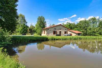 Maison à vendre à Saulgond, Charente, Poitou-Charentes, avec Leggett Immobilier