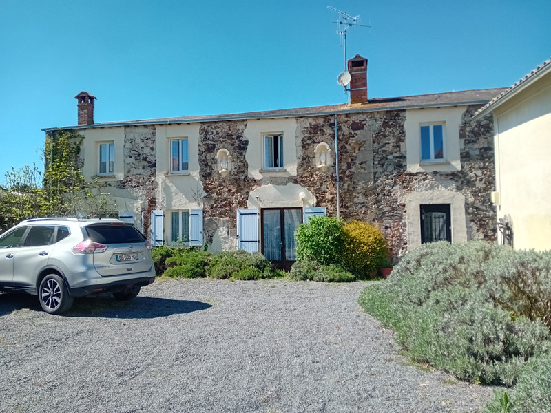 Propriété à vendre à Genneton, Deux-Sèvres - 298 500 €